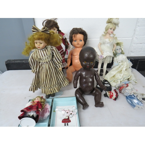 422 - Assortment of vintage dolls