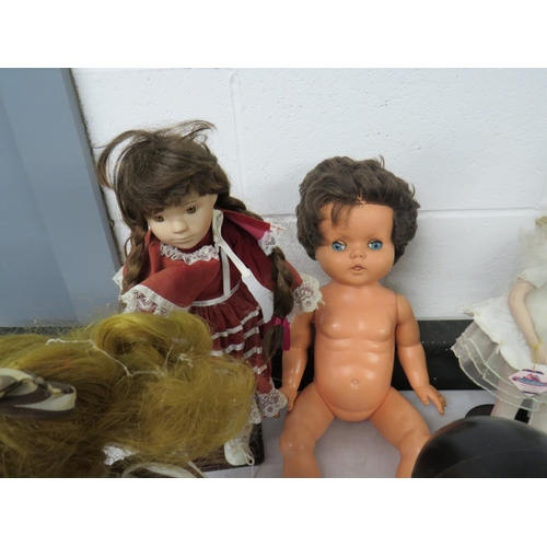 422 - Assortment of vintage dolls