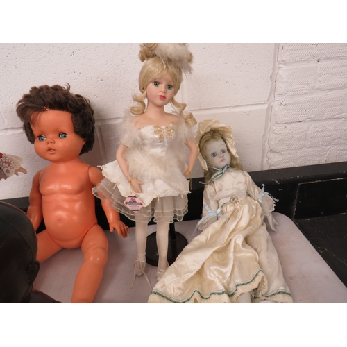 422 - Assortment of vintage dolls