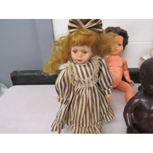 422 - Assortment of vintage dolls