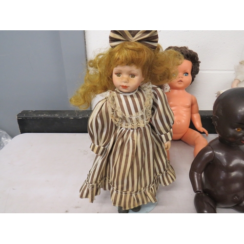 422 - Assortment of vintage dolls