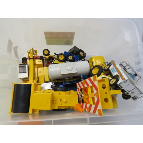 443 - Lot of assorted model construction vehicles and accessories