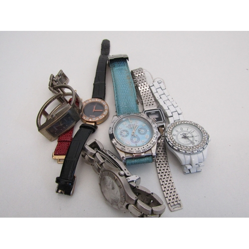 68 - Assorted watches.