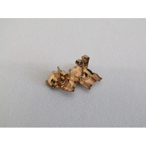 286 - A pair of 9ct gold pig stud earrings, 0.4g.