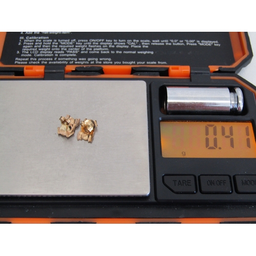 286 - A pair of 9ct gold pig stud earrings, 0.4g.