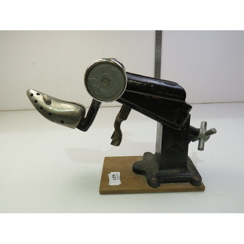621 - Antique Mechanical shoe stretcher
