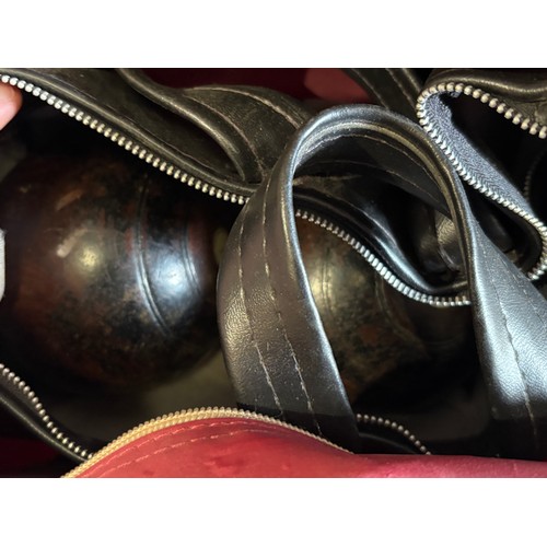 665 - Vintage/antique set of golf clubs, a set of bowls and two vintage tennis rackets