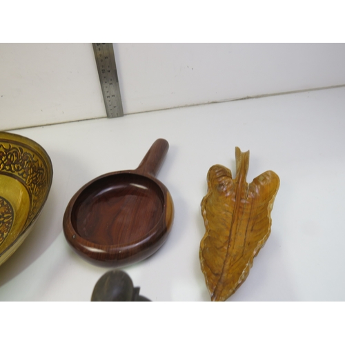 151C - Box of miscellaneous items to include glass and wooden items