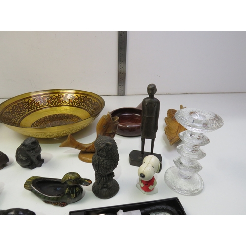 151C - Box of miscellaneous items to include glass and wooden items