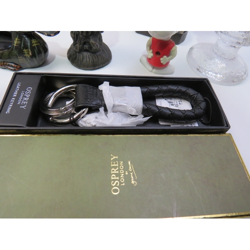 151C - Box of miscellaneous items to include glass and wooden items