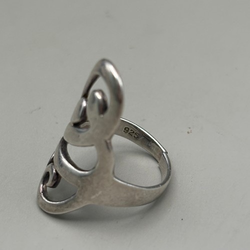 151P - Decorative silver ring