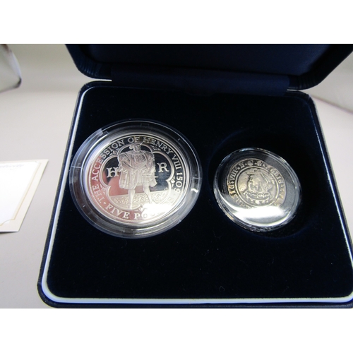 22 - The Henry VIII silver pair coin set consisting of a UK 2009 £5 silver coin and a silver Henry VIII g... 