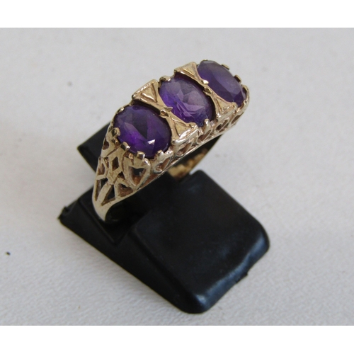 20E - Vintage 9ct gold Amethyst trilogy ring size P, weight 3g.