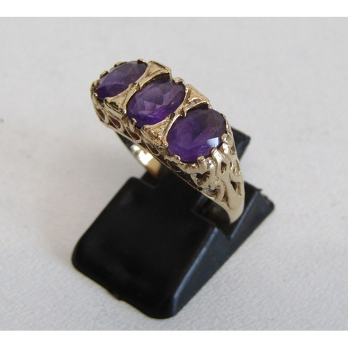20E - Vintage 9ct gold Amethyst trilogy ring size P, weight 3g.