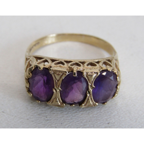 20E - Vintage 9ct gold Amethyst trilogy ring size P, weight 3g.