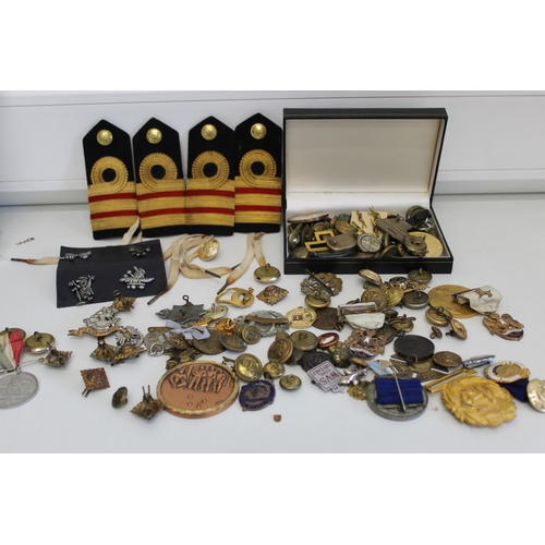 33 - Job lot of assorted badges largely consisting of military