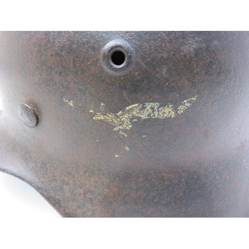 179 - Original WWII German Luftwaffe single decal M40 helmet marked on the inside with liner