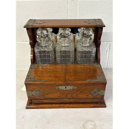 339V - Antique oak tantalus