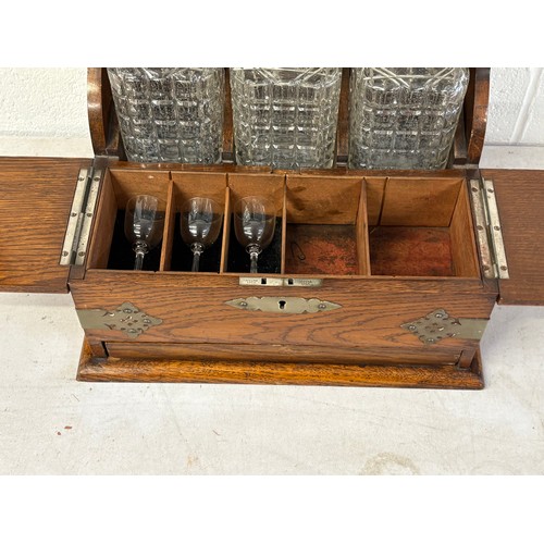 339V - Antique oak tantalus