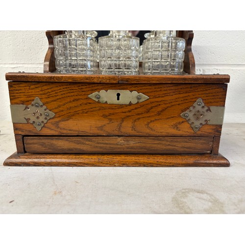 339V - Antique oak tantalus