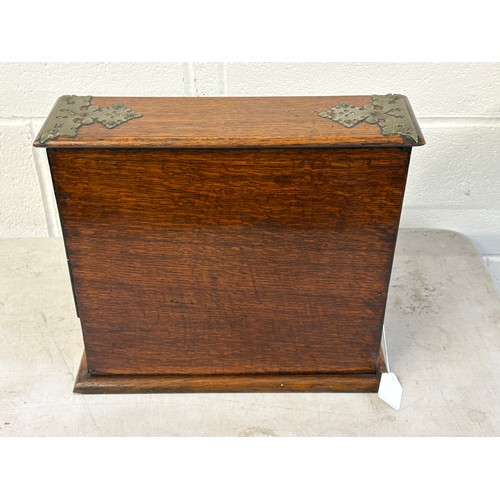 339V - Antique oak tantalus
