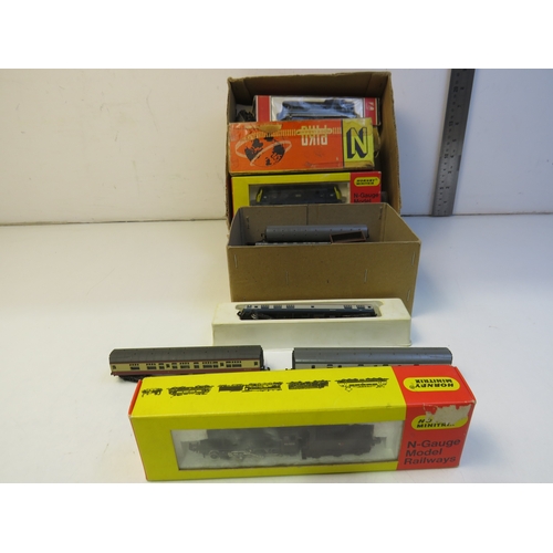 433 - Job lot of model train engines and carriages loose and boxed.