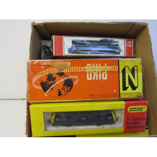 433 - Job lot of model train engines and carriages loose and boxed.