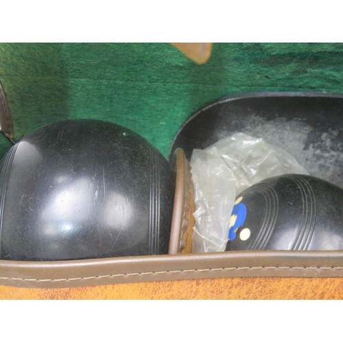 160 - Vintage Thomas Taylor bowls in a jak and mitre bag