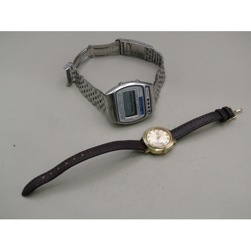 44 - Two vintage Seiko watches, automatic and digital.
