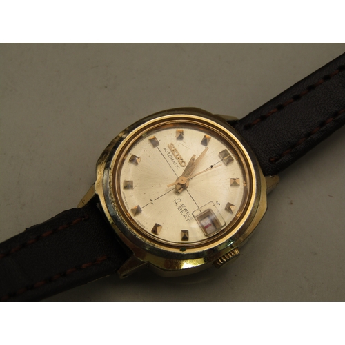 44 - Two vintage Seiko watches, automatic and digital.