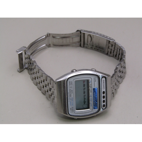 44 - Two vintage Seiko watches, automatic and digital.