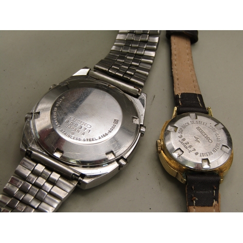 44 - Two vintage Seiko watches, automatic and digital.