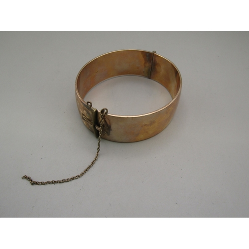 19 - 9ct Gold metal core bangle