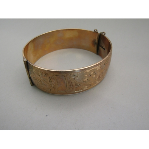 19 - 9ct Gold metal core bangle