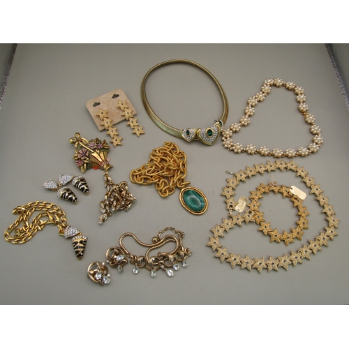 34 - Lot of quality costume jewellery