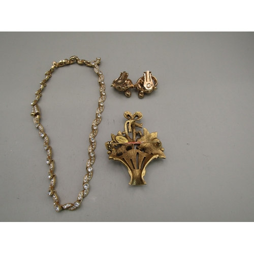 34 - Lot of quality costume jewellery