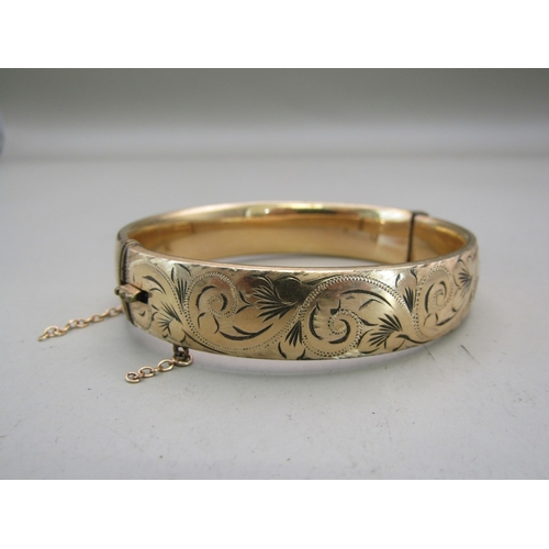 39 - 9ct gold metal core bangle
