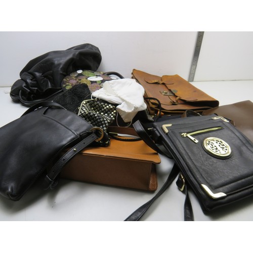 435 - Job lot of assorted handbags.