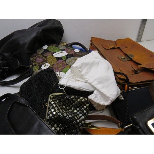 435 - Job lot of assorted handbags.