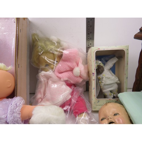 437 - Job lot of assorted dolls