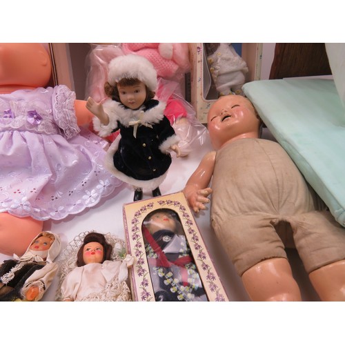 437 - Job lot of assorted dolls