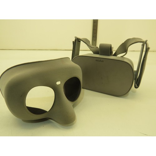 18 - Oculus head set