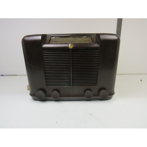 20 - Bakelite radio