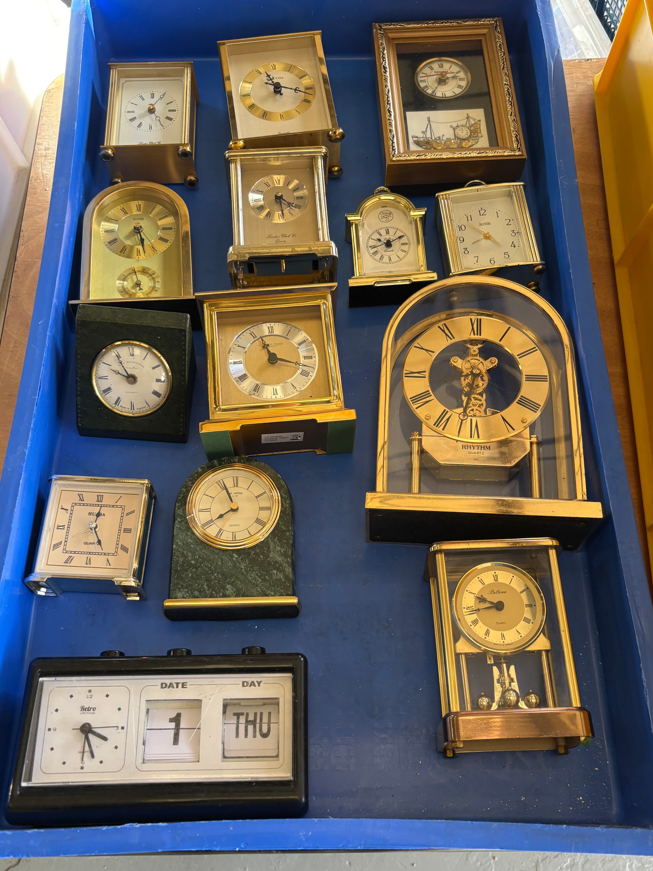 Fourteen assorted clocks