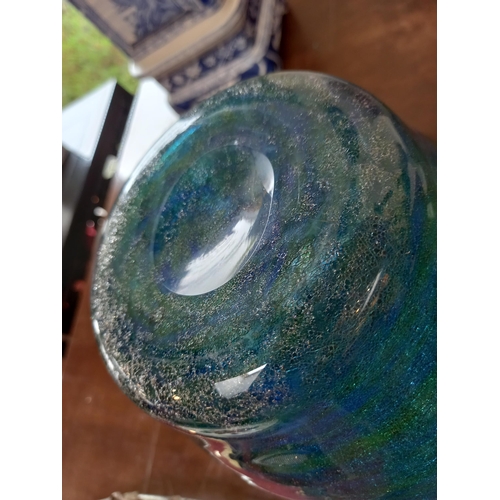 19 - Vintage blue and green glass vase approx. 7