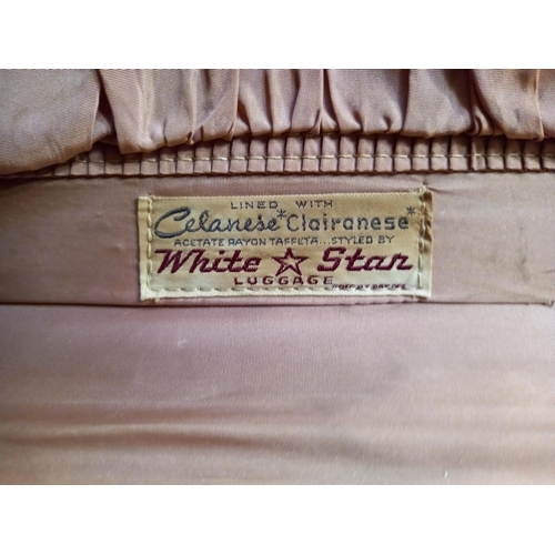 76 - The White star traveling suitcase (rare)