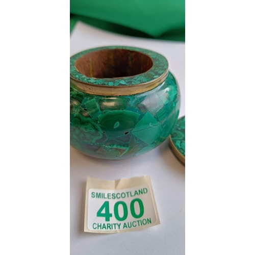 400 - Malachite lidded pot approx diameter 10 cm with brass surrounds.