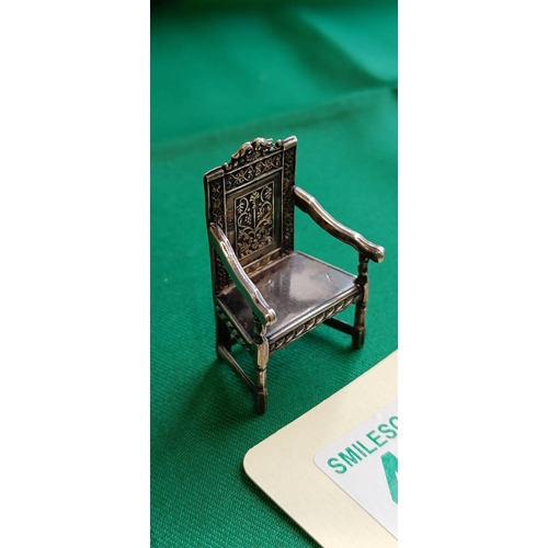 414 - Miniature white metal Shakespeare seat RD 388779 from Original in his birthplace.