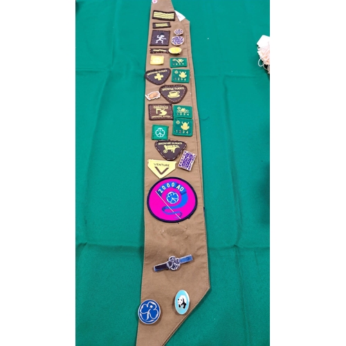 467 - Vintage Brownie sash with badges