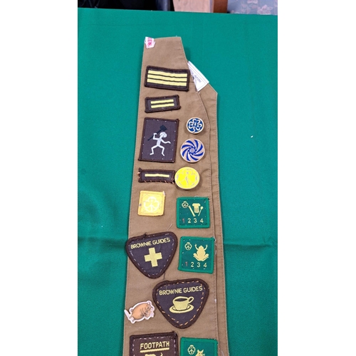 467 - Vintage Brownie sash with badges